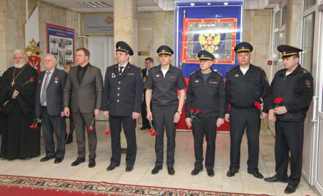 В региональном УМВД почтили память погибших сотрудников тульской полиции