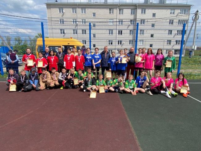 В Казачке прошел турнир по мини-футболу среди учащихся школ переходящий Кубок Весны