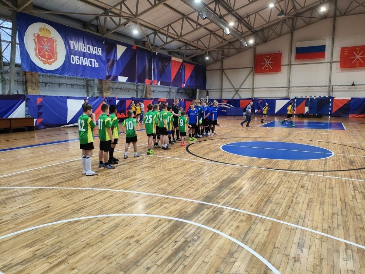 Футболисты участвуют в областном турнире по мини-футболу