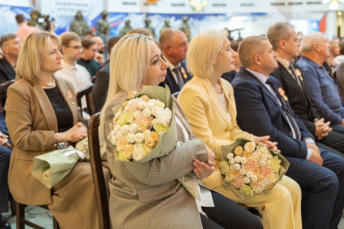 В Туле наградили работников дорожного хозяйства В Туле наградили работников дорожного хозяйства