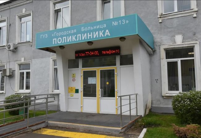 Выдачу бумажных медицинских книжек продлили до 1 сентября 2024 года