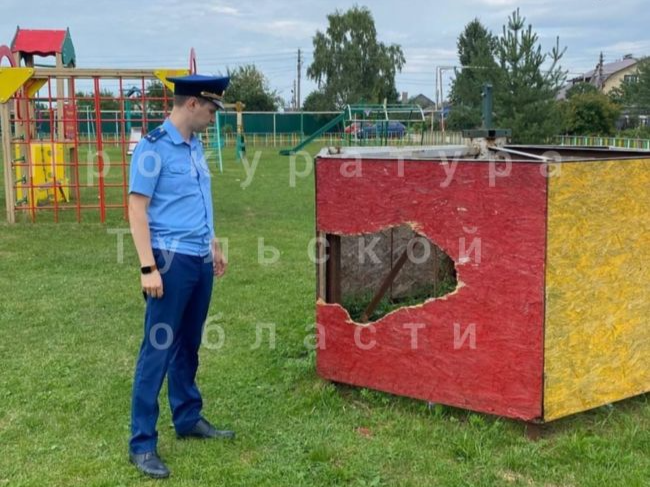 Заокская прокуратура проверила безопасную эксплуатацию детских площадок