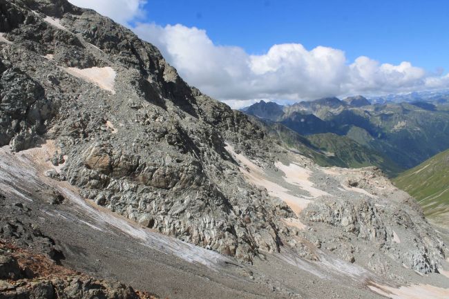 Высочайшие вершины России Эльбрус и Архыз открыли горнолыжный сезон