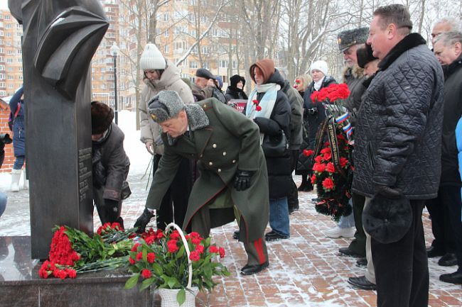 В Рогожинском парке Тулы завершилось обустройство стелы, посвященной подвигу Тульского Рабочего полка В Рогожинском парке Тулы завершилось обустройство стелы, посвященной подвигу Тульского Рабочего полка