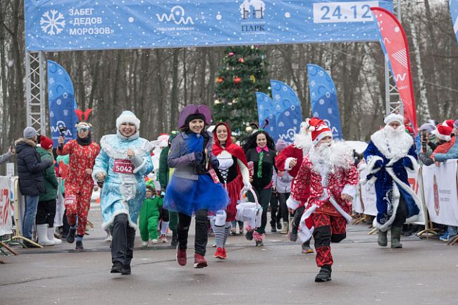 Более 800 любителей активного образа жизни стартовали в забеге Дедов Морозов