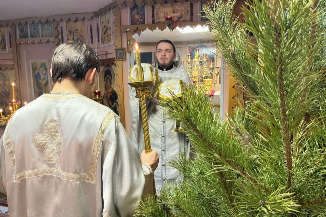 В праздник Рождества Христова в храмах Ясногорска состоялись праздничные богослужения