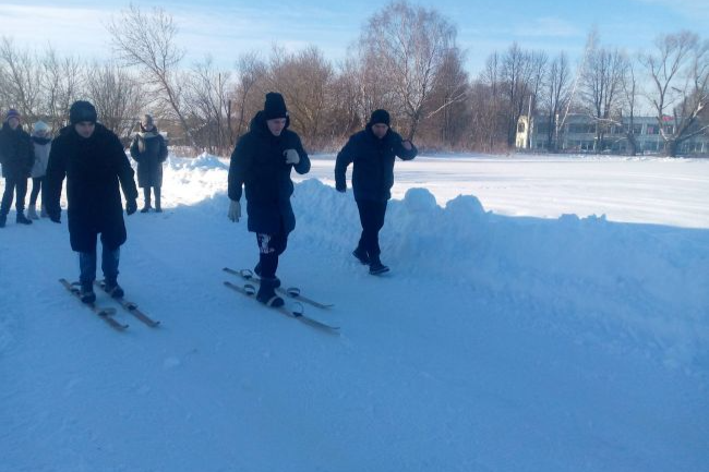 Ребята из села Кимовское воспользовались хорошей погодой и встали на лыжи