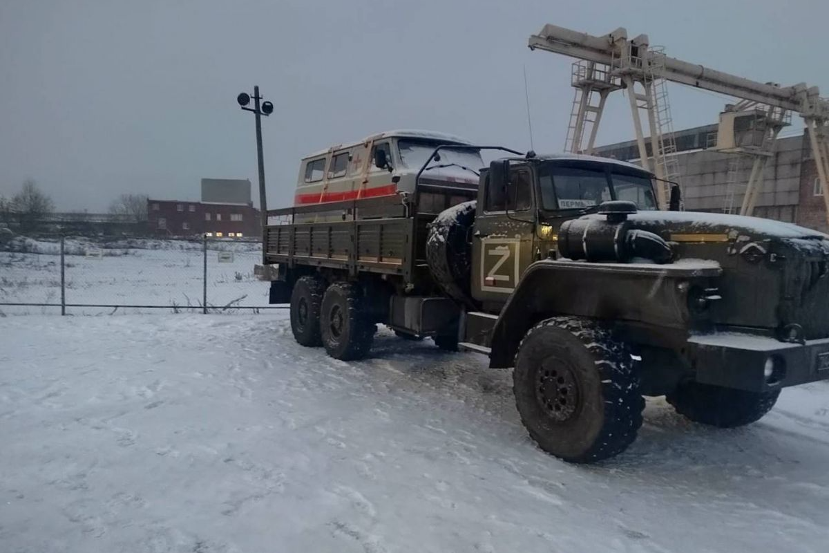 Коллектив Ясногорской районной больницы передал в зону СВО пять автомобилей Коллектив Ясногорской районной больницы передал в зону СВО пять автомобилей