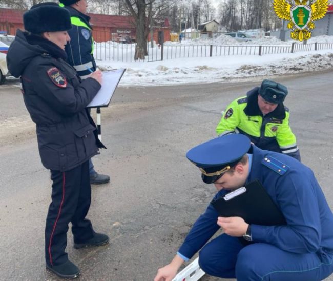 Прокуратура Суворовского района провела проверку содержания автомобильных дорог