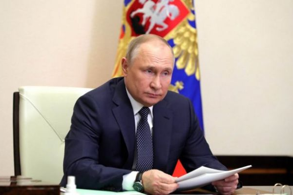 Владимир Путин выступает с ежегодным Посланием Федеральному собранию