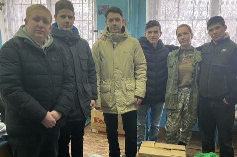 Ревякинские школьники передали для бойцов СВО гуманитарную помощь