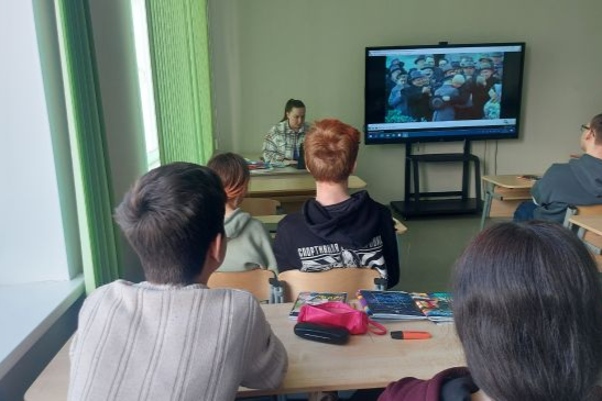 В Ясногорском технологическом техникуме состоялся информационный час, посвященный  Юрию Гагарину