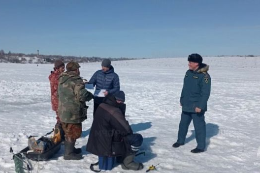 Рыбакам рассказали об опасности выхода на лёд