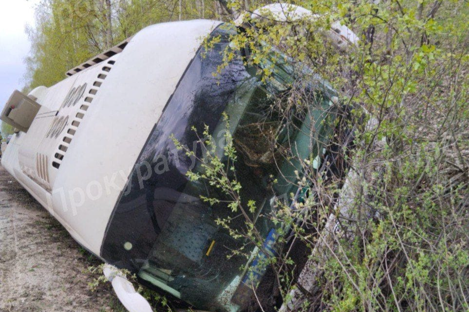 На 75-м км автомобильной трассы «Тула – Белёв» опрокинулся пассажирский автобус