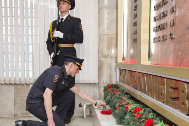 В региональном УМВД почтили память погибших сотрудников тульской полиции
