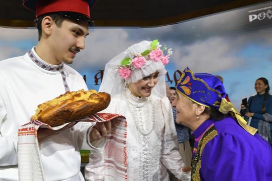 Всероссийский свадебный фестиваль: на выставке РОССИЯ встречают женихов и невест