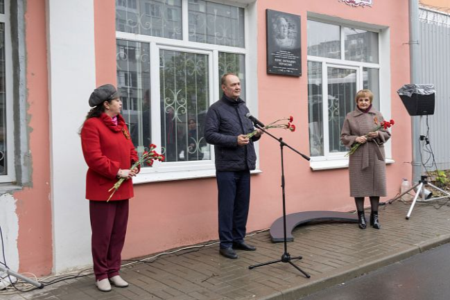 В Туле открыли мемориальную доску великому хирургу Борису Петровскому