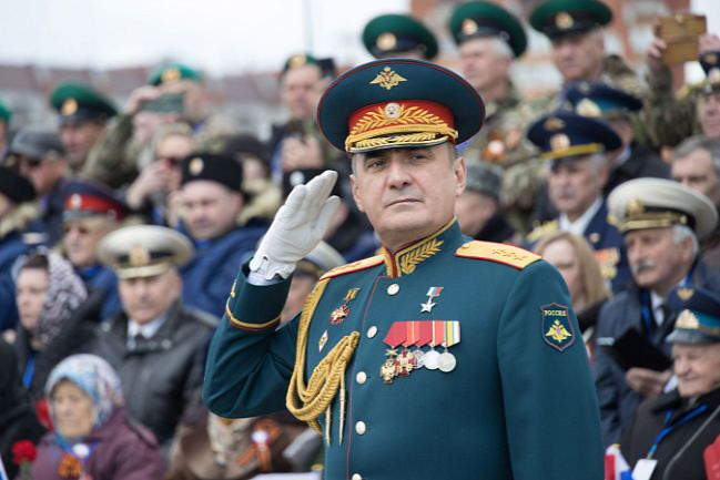 В День Победы на площади Ленина в Туле состоялся военный парад
