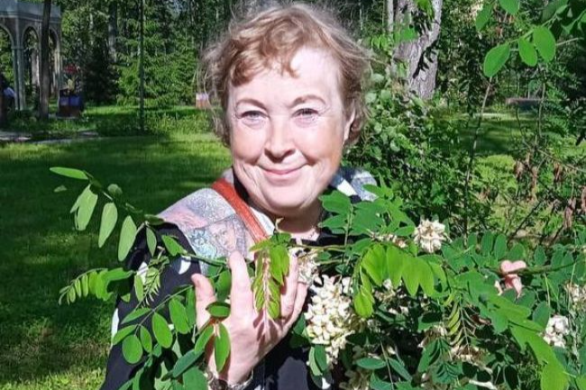 Светлана Родионова: «Россия моя! Ароматы полей меня обнимают ромашками нежно»