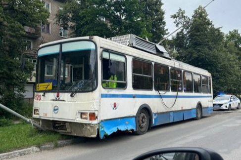 Прокуратура контролирует установление обстоятельств ДТП с участием троллейбуса в областном центре