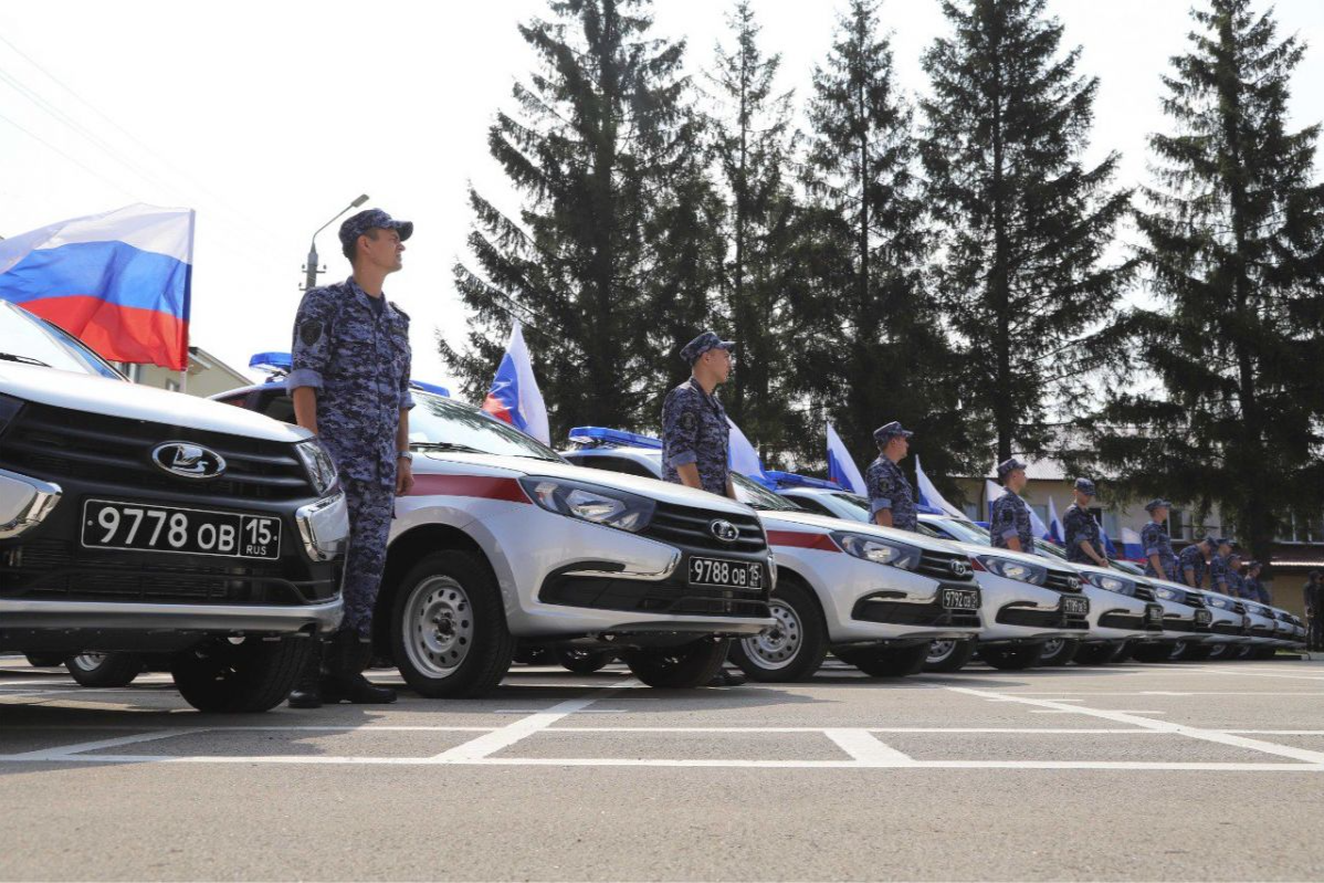 Тульским росгвардейцам вручили ключи от новых служебных автомобилей