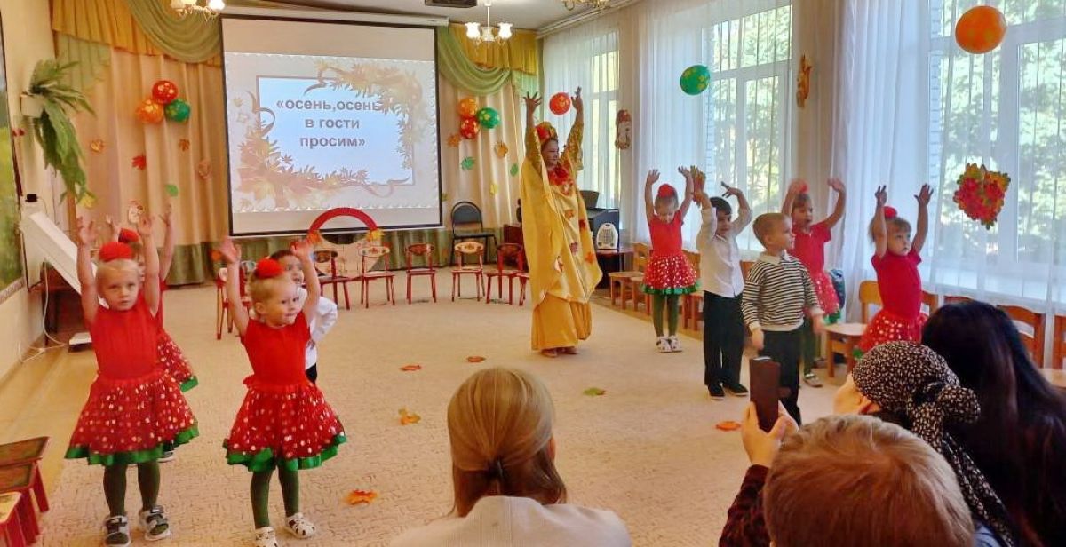 Ясногорские дошколята славят осень золотую Ясногорские дошколята славят осень золотую