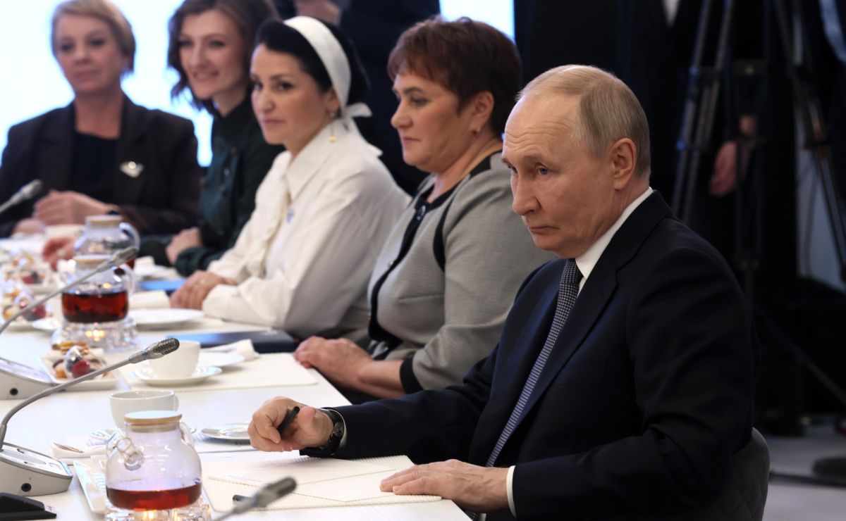 Владимир Путин наградил тульские семьи орденом «Родительская слава» Владимир Путин наградил тульские семьи орденом «Родительская слава»