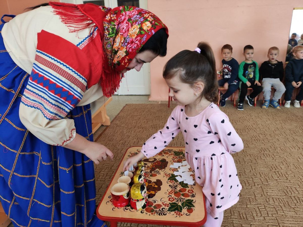 Ясногорские дошколята познакомились с Матрешкой