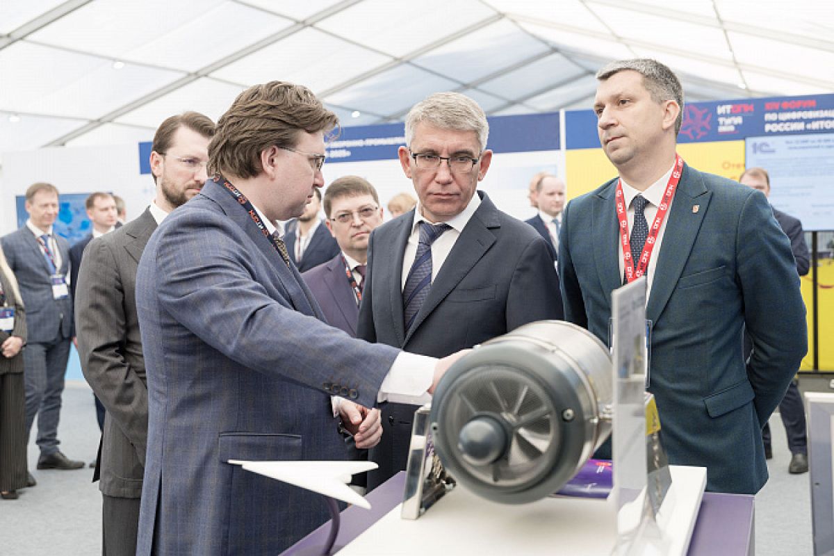 Дмитрий Миляев посетил XIV Форум по цифровизации ОПК России «ИТОПК-2025»