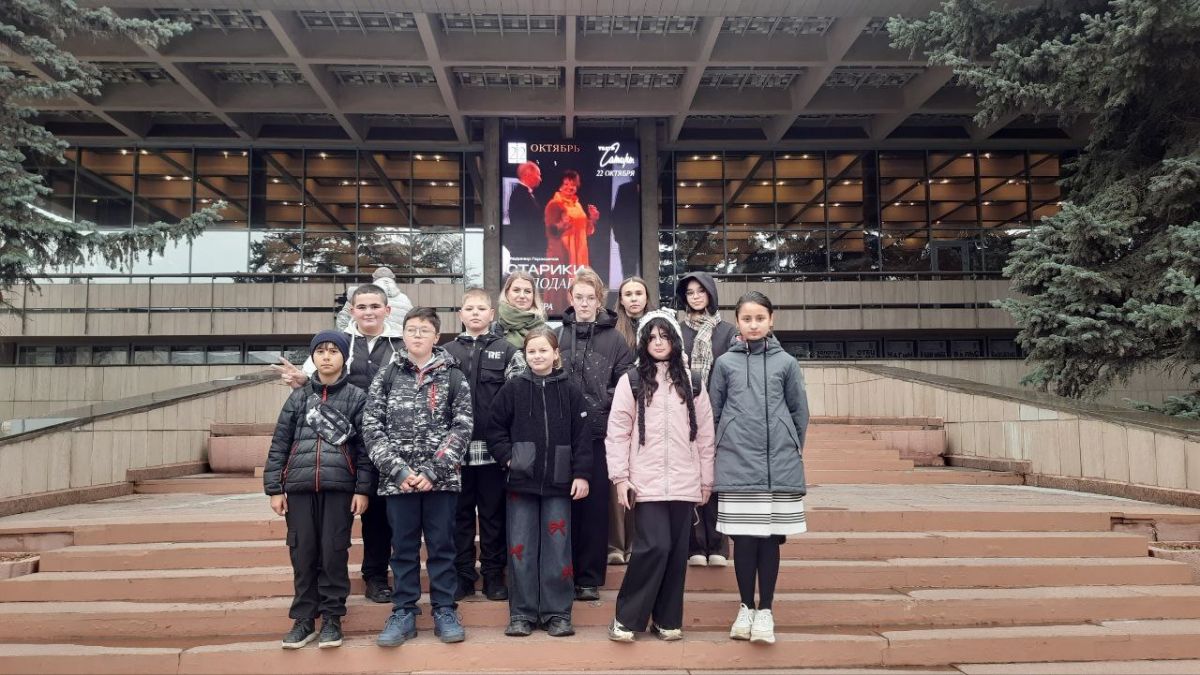 Ясногорские школьники побывали в гостиной Льва Толстого Ясногорские школьники побывали в гостиной Льва Толстого