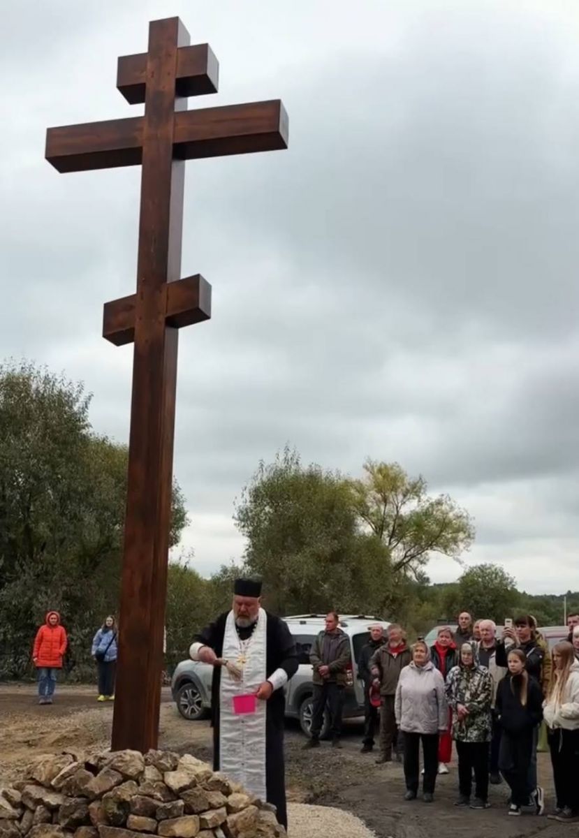 В деревне Григорьевское появился поклонный крест