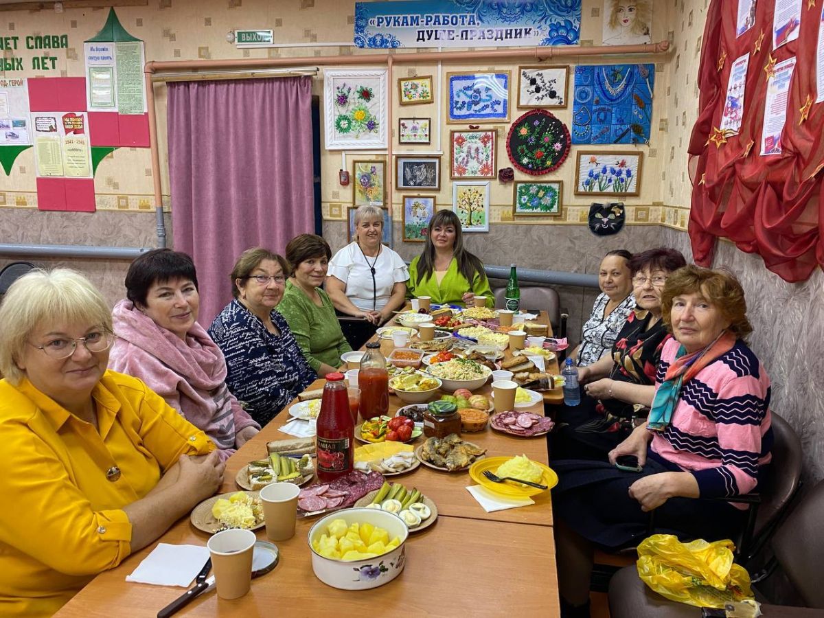 Теляковцев старшего возраста порадовали танцами, конкурсами и добрыми словами