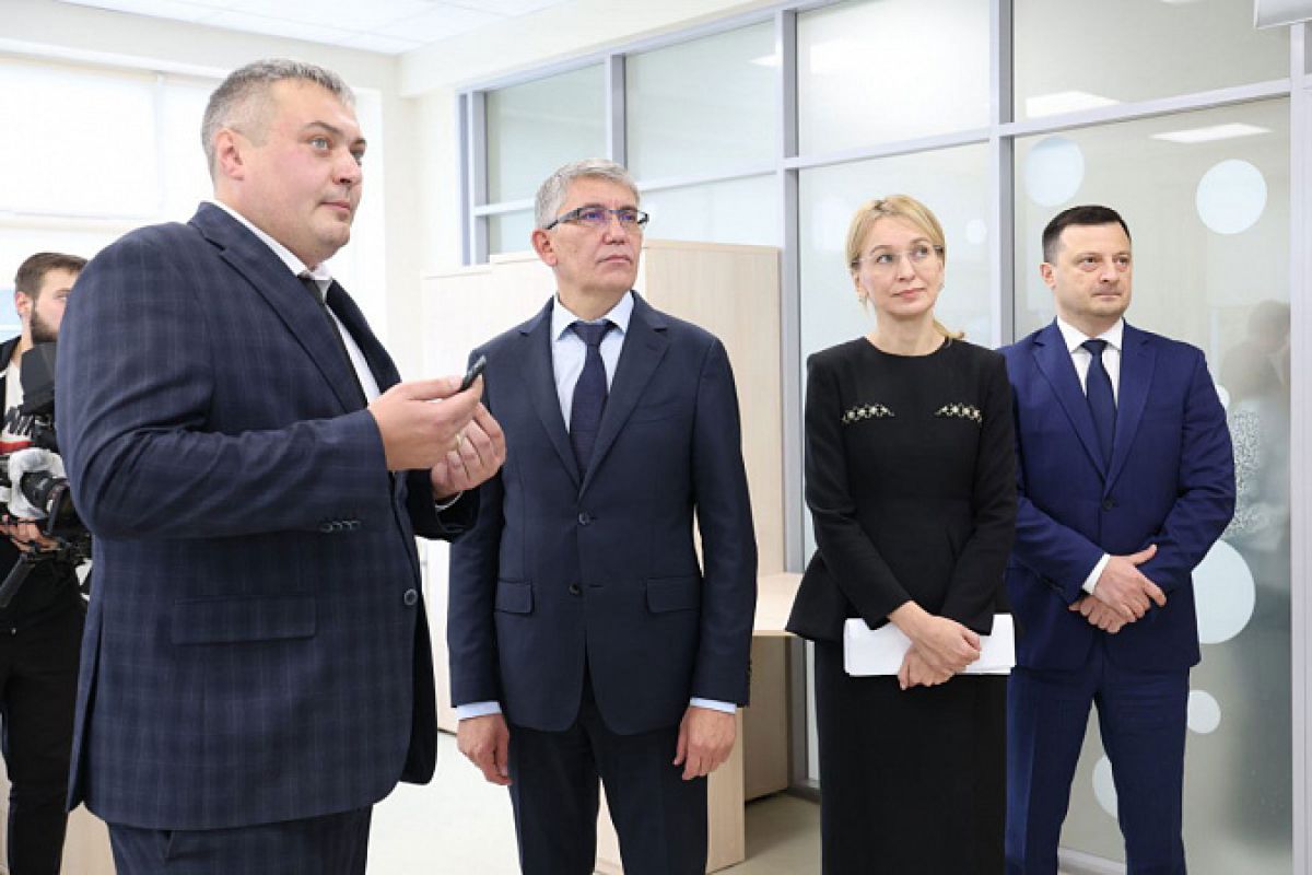Дмитрий Миляев посетил МФЦ «Мои возможности» для людей с ОВЗ