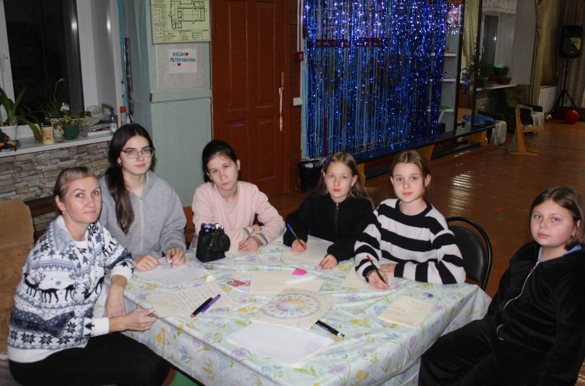 Юные жительницы Ясногорского района написали бойцам новогодние письма Юные жительницы Ясногорского района написали бойцам новогодние письма