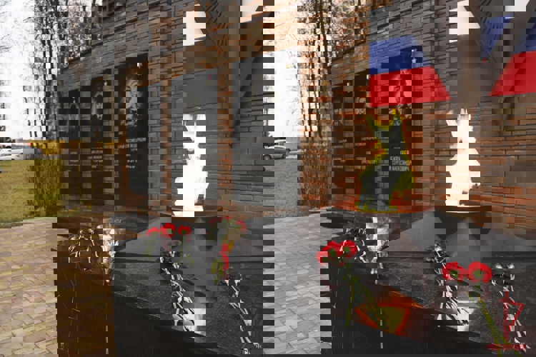 Тульские росгвардейцы почтили память погибших воинов в День Героев Отечества Тульские росгвардейцы почтили память погибших воинов в День Героев Отечества