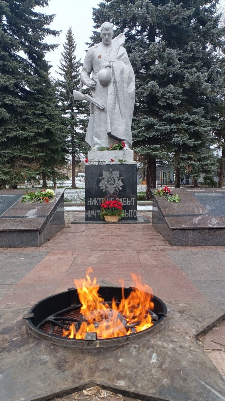 Владимир Мухин и Юрий Козлов поздравили ясногорцев с Днем Героев Отечества Владимир Мухин и Юрий Козлов поздравили ясногорцев с Днем Героев Отечества