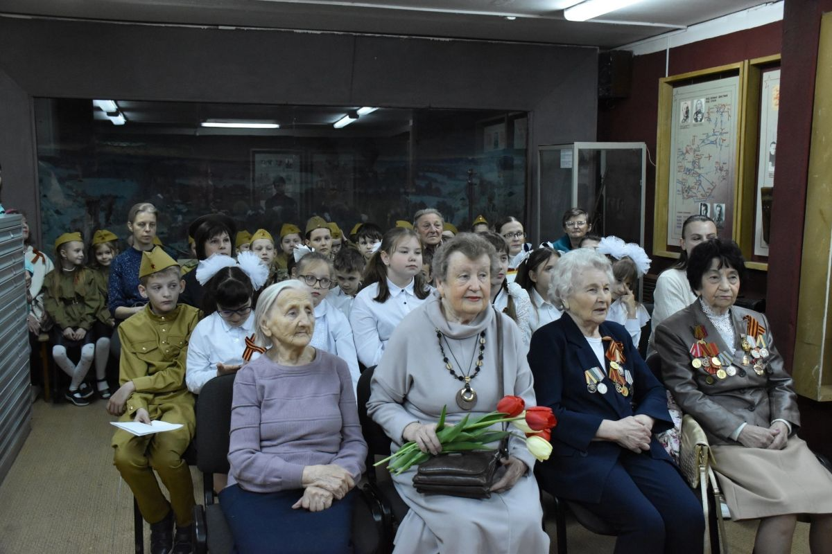 Юные ясногорцы встретились в районном музее с земляками-ветеранами Юные ясногорцы встретились в районном музее с земляками-ветеранами