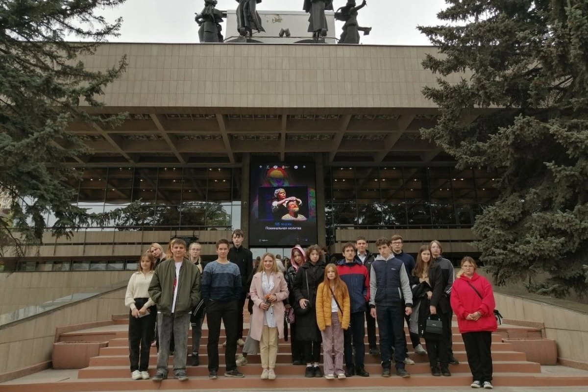 Учащиеся Ясногорского района побывали на спектакле,посвященном событиям специальной военной операции Учащиеся Ясногорского района побывали на спектакле,посвященном событиям специальной военной операции