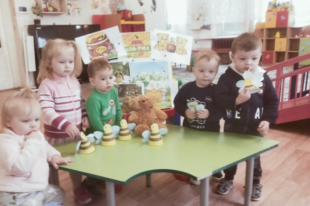 Ясногорские малыши отмечают Всемирный день пчел