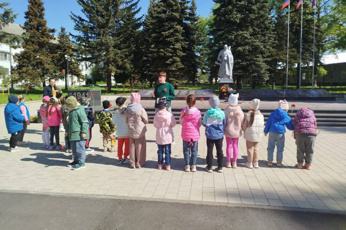 Ясногорские дошколята почтили память героев Великой Отечественной войны Ясногорские дошколята почтили память героев Великой Отечественной войны