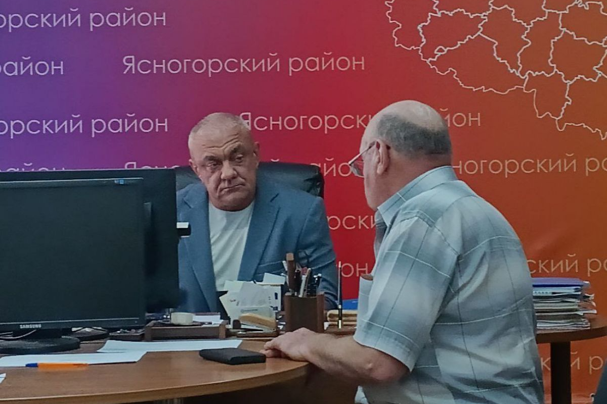 Владимир Мухин провел прием граждан по личным вопросам Владимир Мухин провел прием граждан по личным вопросам