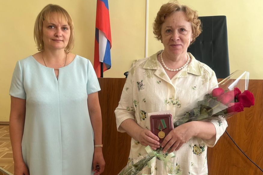 Судье Ясногорского районного суда в отставке Ольге Данилиной вручена юбилейная медаль Судье Ясногорского районного суда в отставке Ольге Данилиной вручена юбилейная медаль