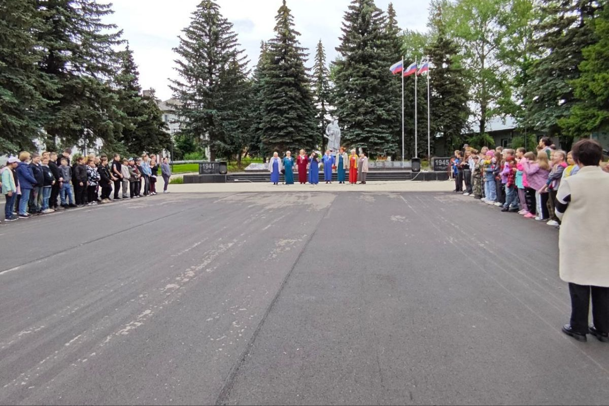 Ясногорцы почтили память павших в войне героев Ясногорцы почтили память павших в войне героев