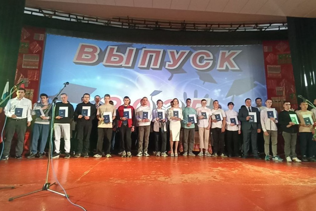 В добрый путь: выпускники Ясногорского технологического техникума получили дипломы