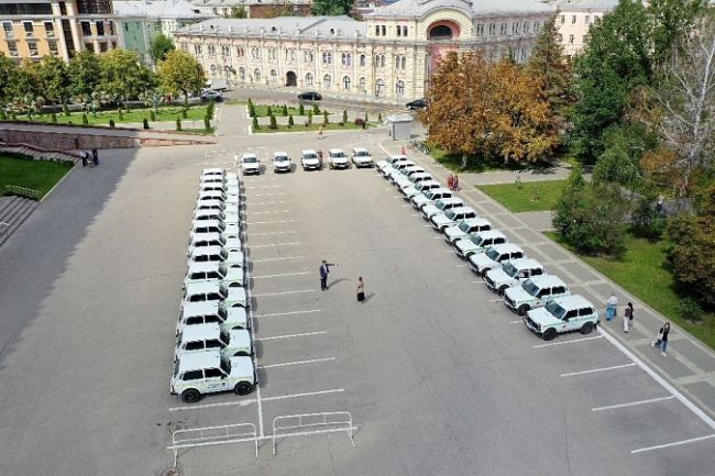 Нацпроект «Здравоохранение»: Алексей Дюмин передал автомобили тульским медикам