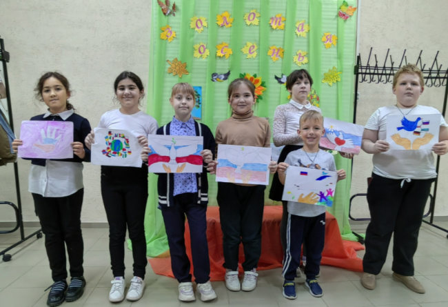 Дети Заокского района нарисовали рисунки ко Дню народного единства