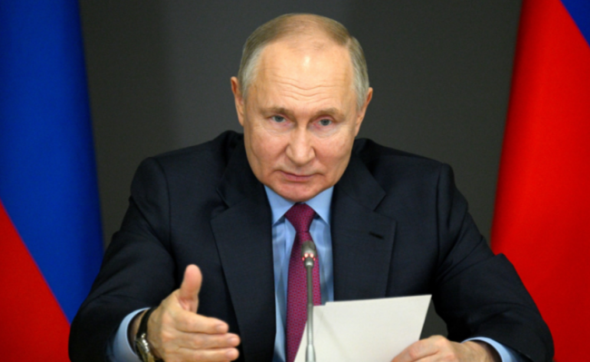 Президент России Владимир Путин поручил продлить до 2030 года сроки программ «Земский доктор»