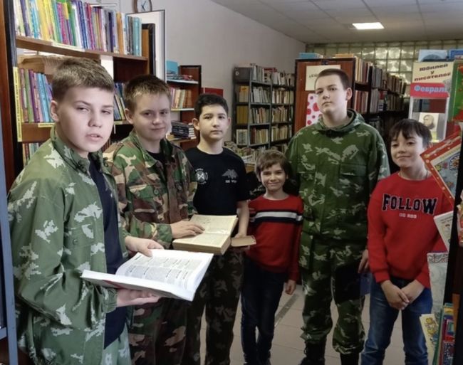 В Центральной библиотеке Заокского района открылась выставка «На страже отечества во все времена»