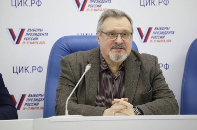 Председатель правления регионального отделения партии Владимир Ростовцев