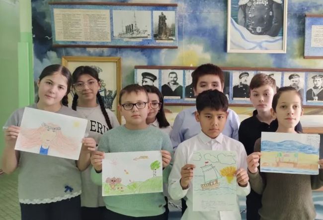 В Заокской школе ученики подготовили для бойцов письма и открытки